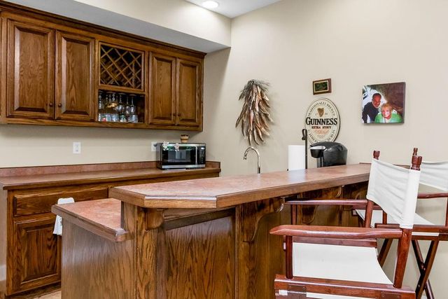 631 North Shore Drive, Lake Waukomis, MO 64151