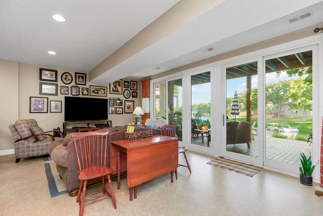 631 North Shore Drive, Lake Waukomis, MO 64151