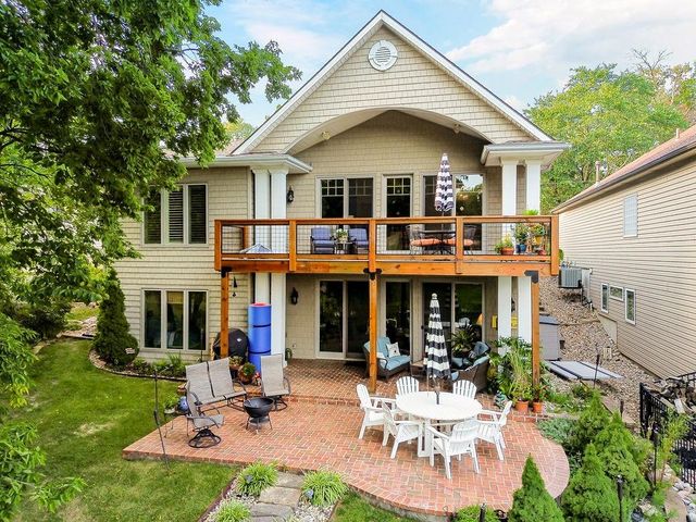 631 North Shore Drive, Lake Waukomis, MO 64151