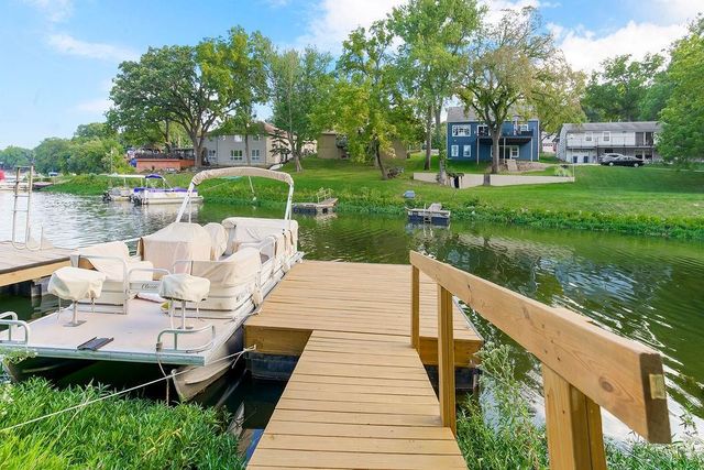 631 North Shore Drive, Lake Waukomis, MO 64151