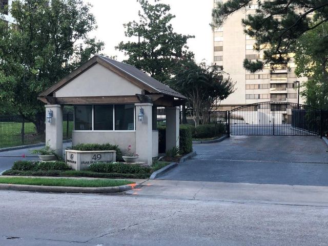 49 Briar Hollow Lane 206, Houston, TX 77027