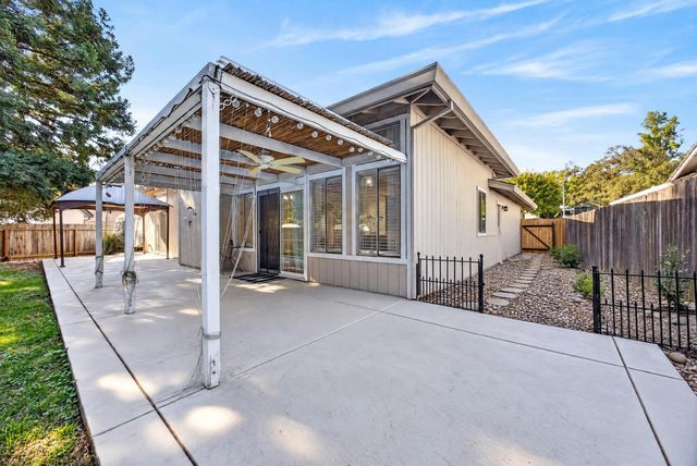 6054 Garden Towne Way, Orangevale, CA 95662