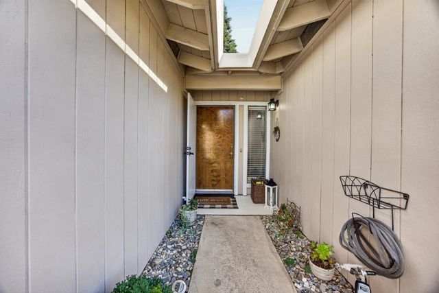 6054 Garden Towne Way, Orangevale, CA 95662