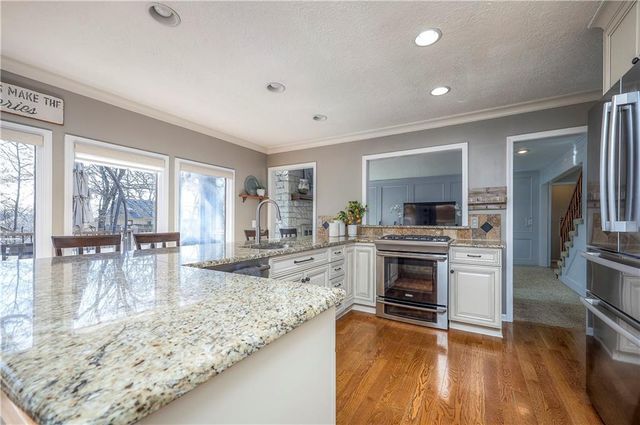 9729 W 115th Street, Overland Park, KS 66210