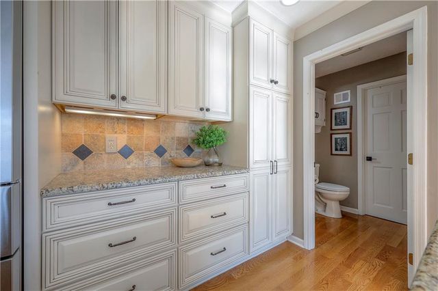 9729 W 115th Street, Overland Park, KS 66210