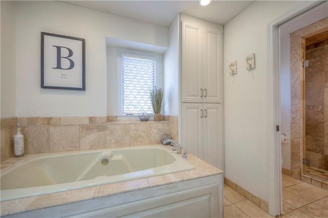 9729 W 115th Street, Overland Park, KS 66210