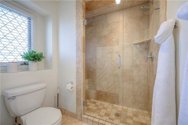 9729 W 115th Street, Overland Park, KS 66210