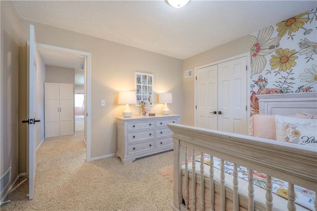 9729 W 115th Street, Overland Park, KS 66210