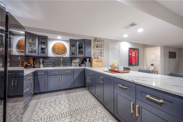 9729 W 115th Street, Overland Park, KS 66210