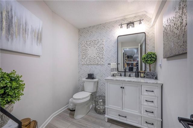 9729 W 115th Street, Overland Park, KS 66210