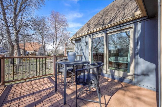 9729 W 115th Street, Overland Park, KS 66210