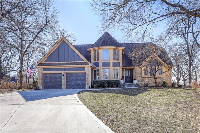9729 W 115th Street, Overland Park, KS 66210