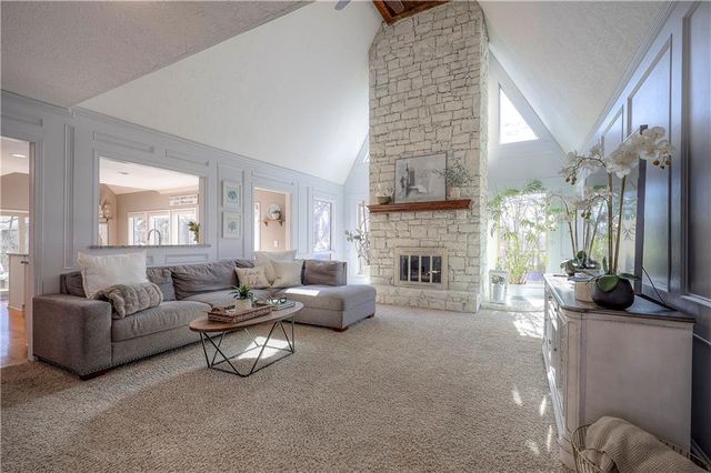 9729 W 115th Street, Overland Park, KS 66210