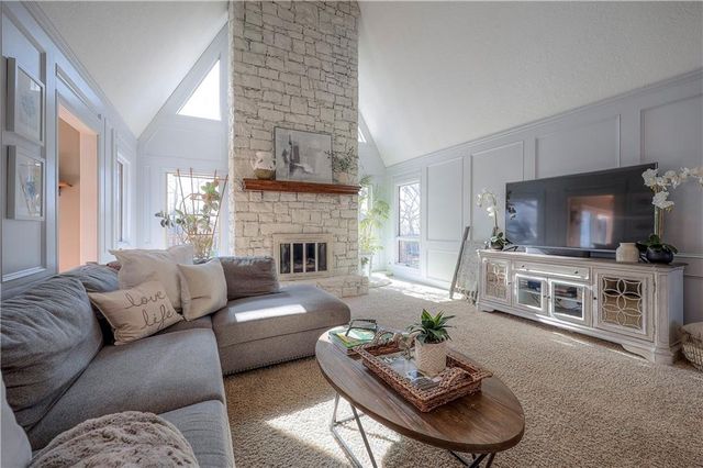 9729 W 115th Street, Overland Park, KS 66210