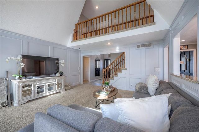 9729 W 115th Street, Overland Park, KS 66210