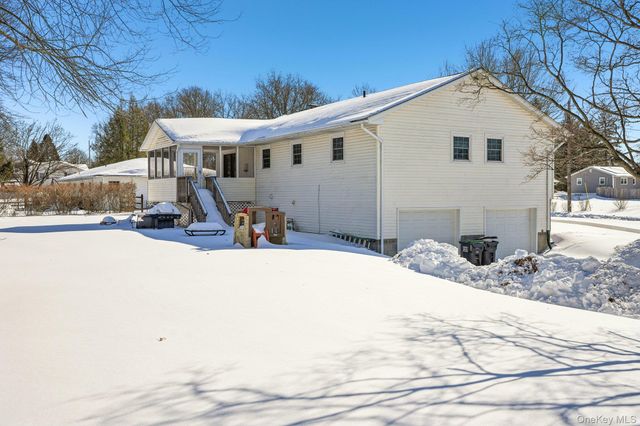 54 Blossom Lane, Wallkill, NY 12589