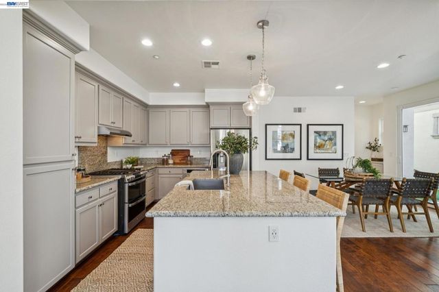 2060 Hibbard St, Alameda, CA 94501