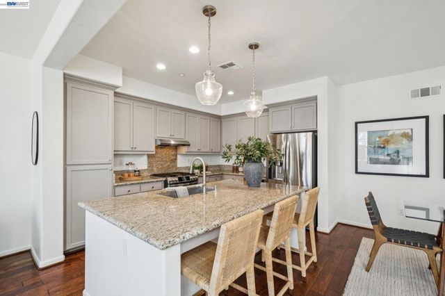 2060 Hibbard St, Alameda, CA 94501