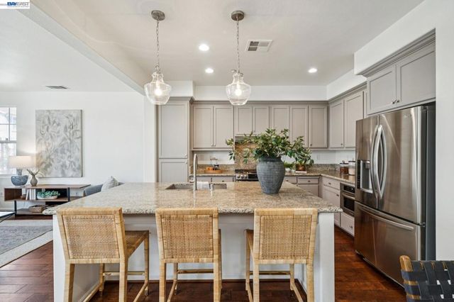 2060 Hibbard St, Alameda, CA 94501
