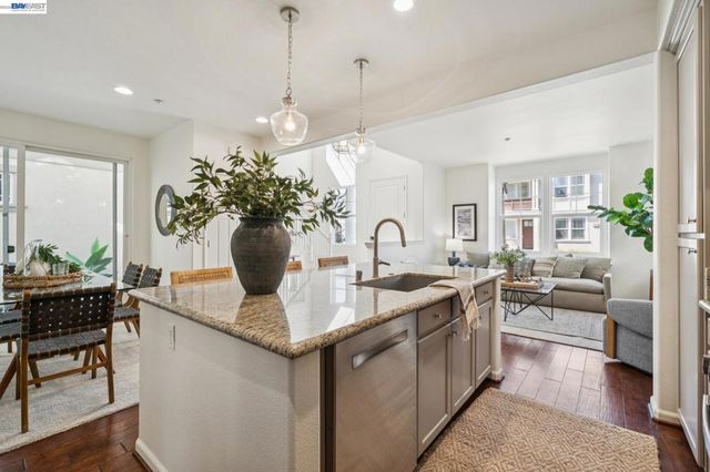 2060 Hibbard St, Alameda, CA 94501