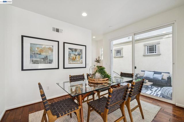 2060 Hibbard St, Alameda, CA 94501