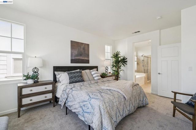 2060 Hibbard St, Alameda, CA 94501