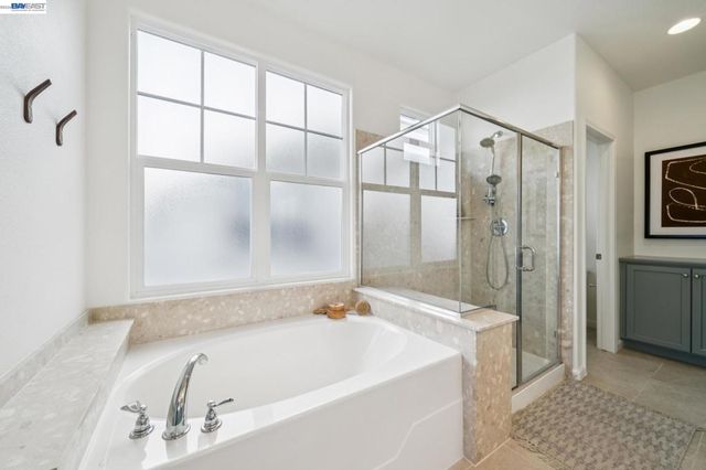 2060 Hibbard St, Alameda, CA 94501
