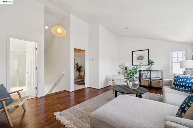 2060 Hibbard St, Alameda, CA 94501