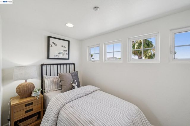 2060 Hibbard St, Alameda, CA 94501