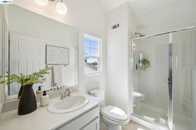 2060 Hibbard St, Alameda, CA 94501