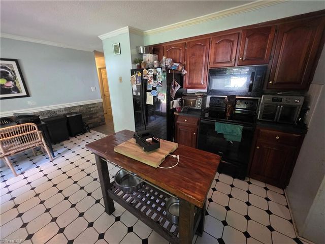 2945 Kecoughtan Road, Pfafftown, NC 27040