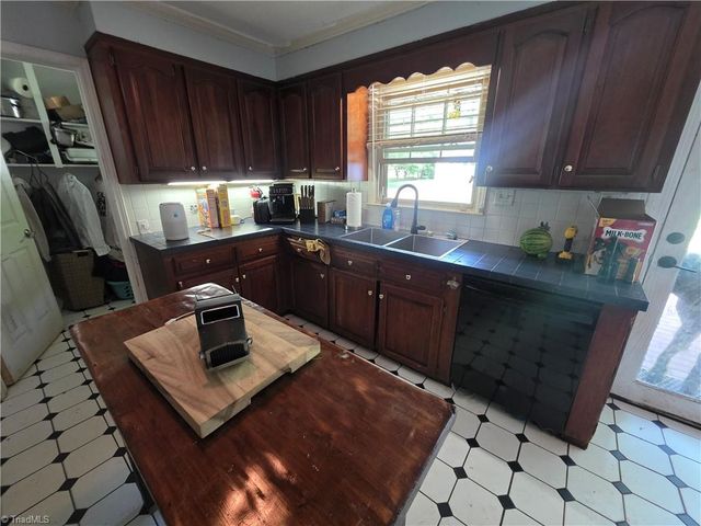 2945 Kecoughtan Road, Pfafftown, NC 27040