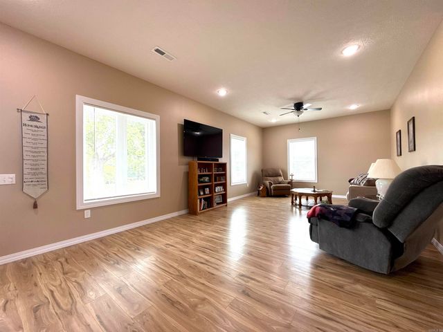 631 Spring Valley Drive, Mammoth Spring, AR 72554