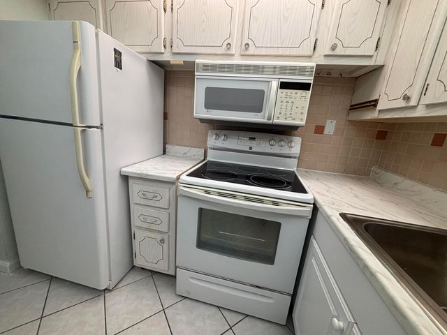 66 Windsor D, West Palm Beach, FL 33417