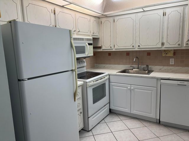 66 Windsor D, West Palm Beach, FL 33417