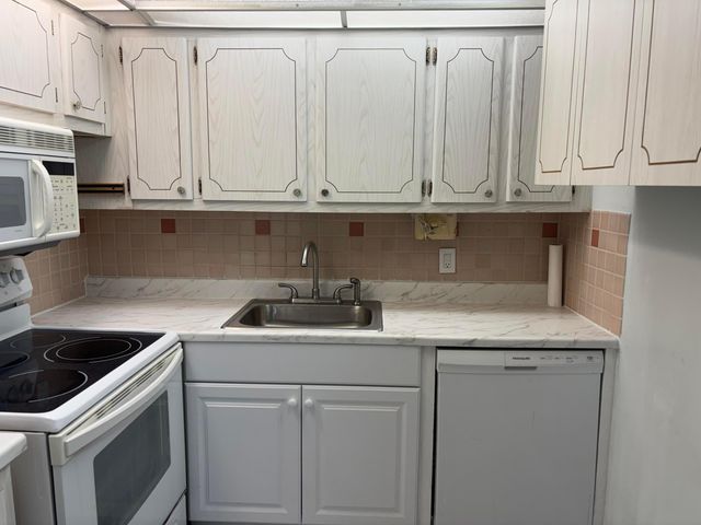 66 Windsor D, West Palm Beach, FL 33417