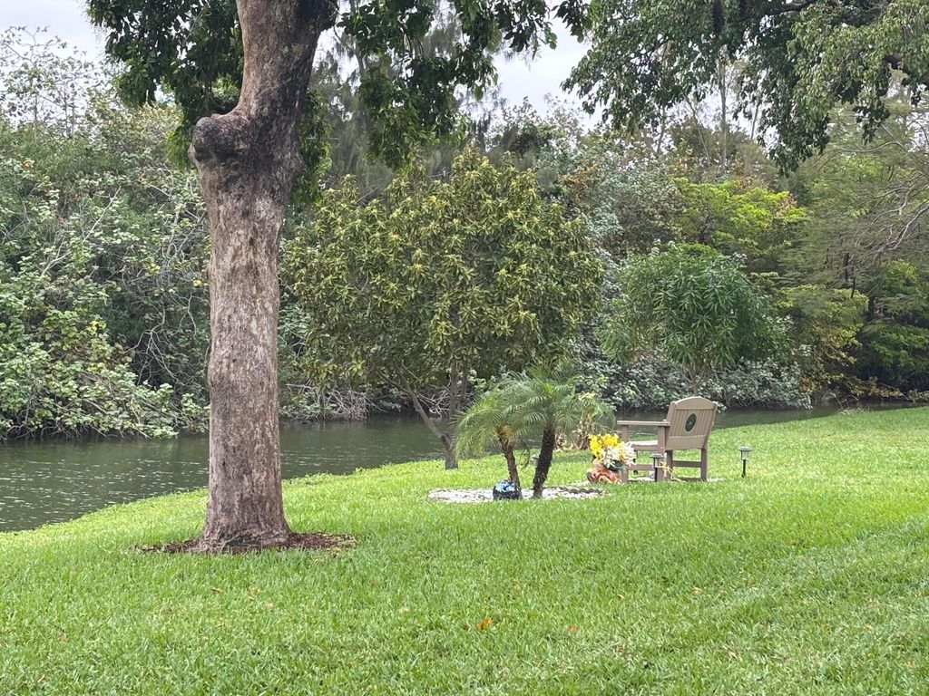 66 Windsor D, West Palm Beach, FL 33417