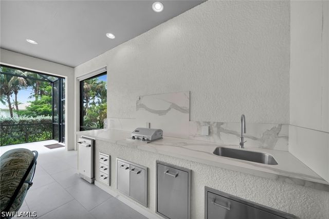 8741 Westwood Oaks PL, Fort Myers, FL 33908