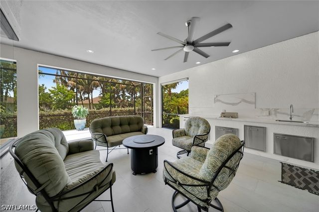 8741 Westwood Oaks PL, Fort Myers, FL 33908