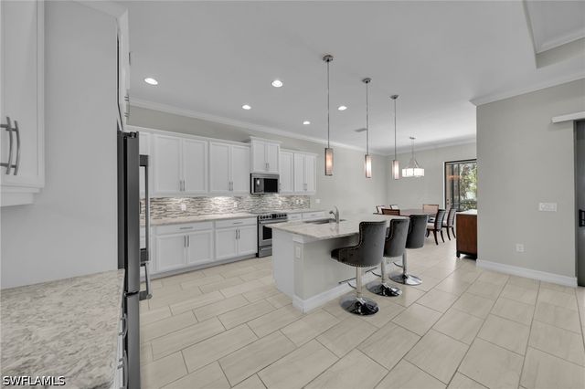 8741 Westwood Oaks PL, Fort Myers, FL 33908
