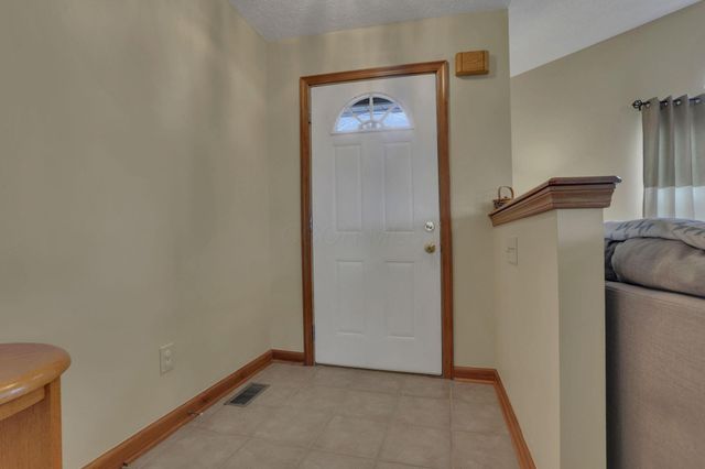 145 Shawnee Loop N, Pataskala, OH 43062