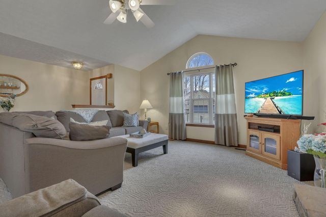 145 Shawnee Loop N, Pataskala, OH 43062