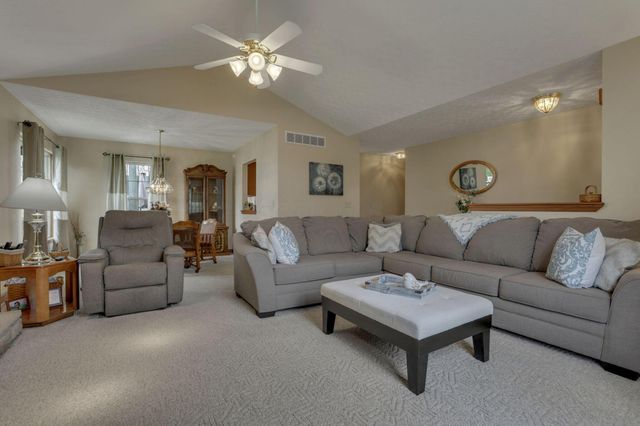 145 Shawnee Loop N, Pataskala, OH 43062