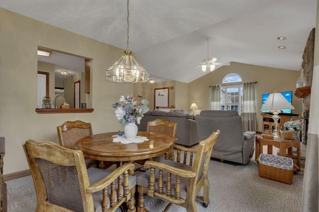 145 Shawnee Loop N, Pataskala, OH 43062