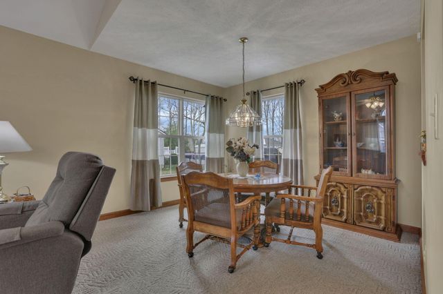 145 Shawnee Loop N, Pataskala, OH 43062