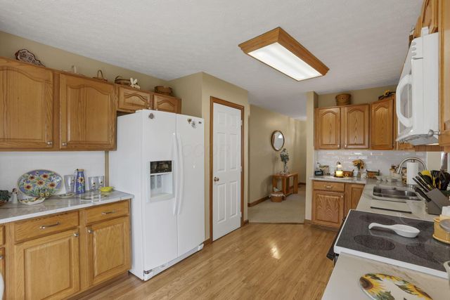 145 Shawnee Loop N, Pataskala, OH 43062