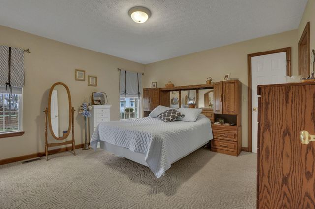 145 Shawnee Loop N, Pataskala, OH 43062