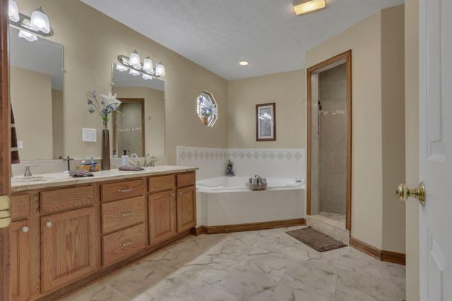 145 Shawnee Loop N, Pataskala, OH 43062