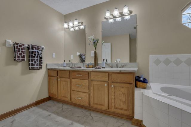 145 Shawnee Loop N, Pataskala, OH 43062