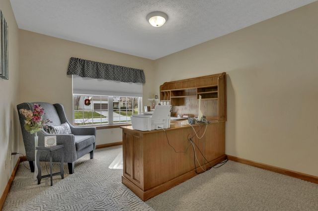 145 Shawnee Loop N, Pataskala, OH 43062